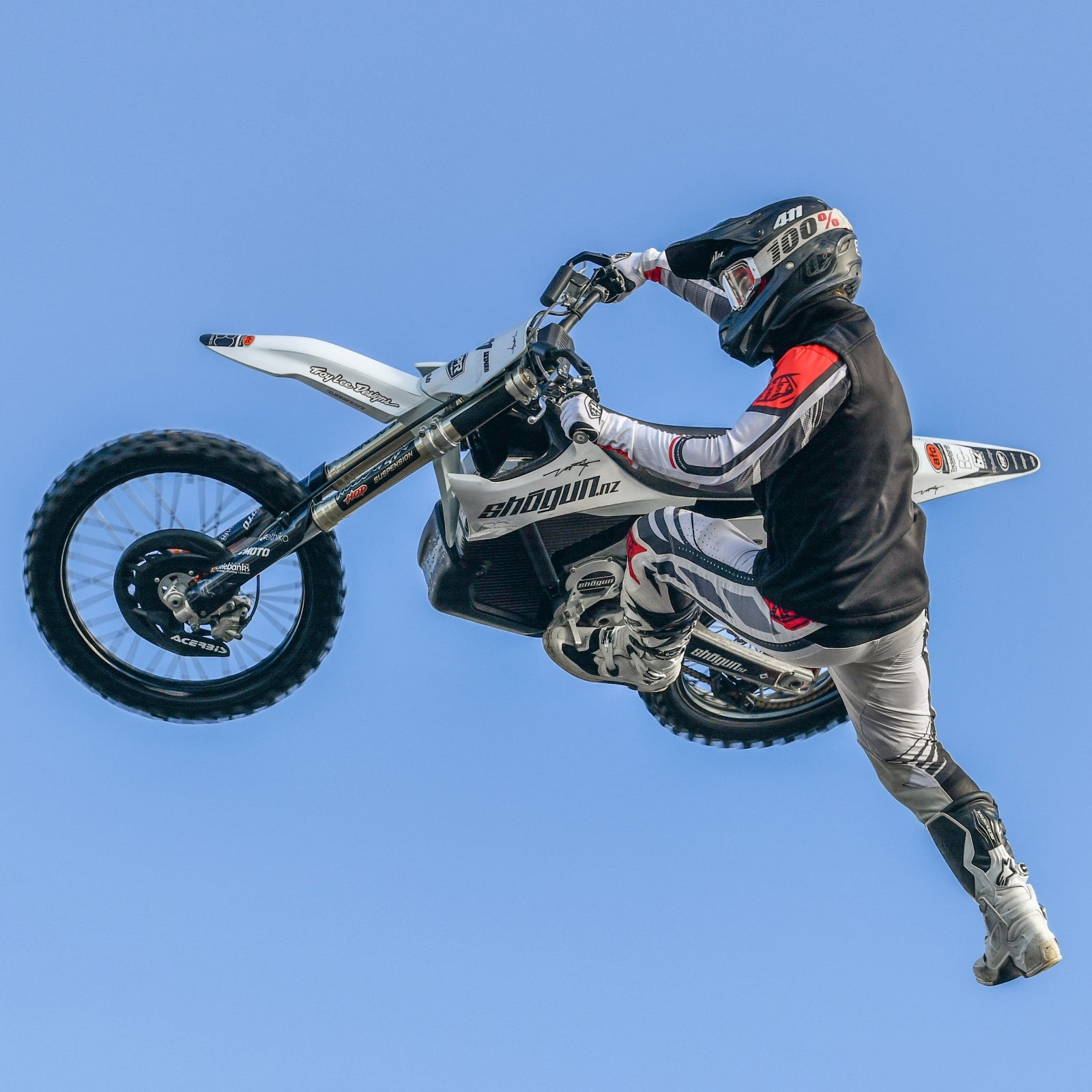 Seth Henson nac nac using Shogun Foot Hook in freestyle motocross