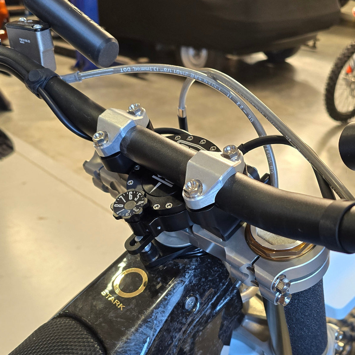 Shogun GPR V5 bar pad fitted with required split upper handlebar clamp