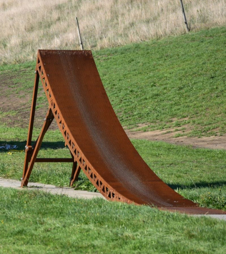 Freestyle motocross ramp designed for competition, training, and airbags