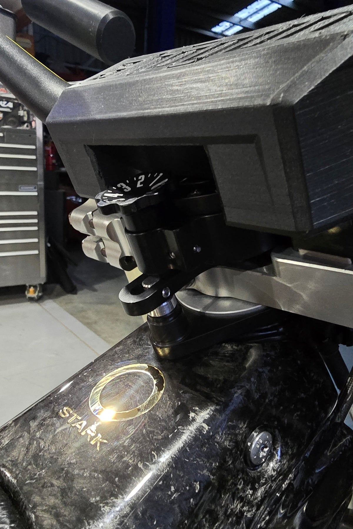 Shogun GPR V5 bar pad showing recessed access to the steering stabilizer adjustment dial
